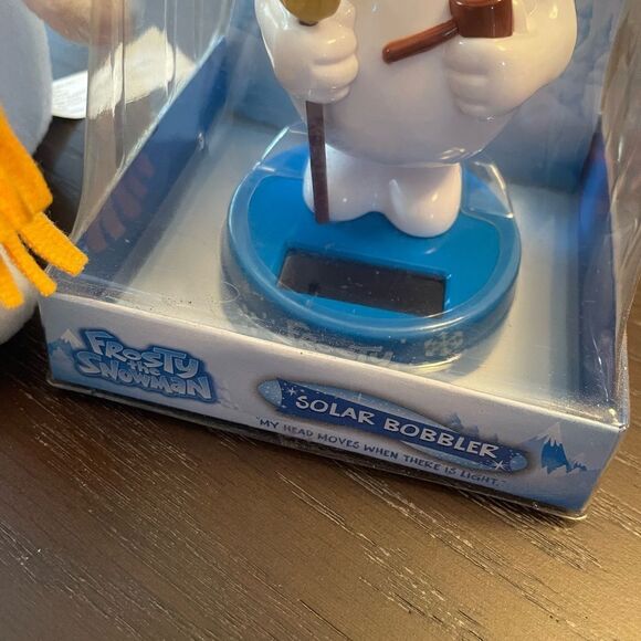 Frosty The Snowman Solar Bobbler and Gemmy 7 inch Plush Snowman - Picture 6 of 12